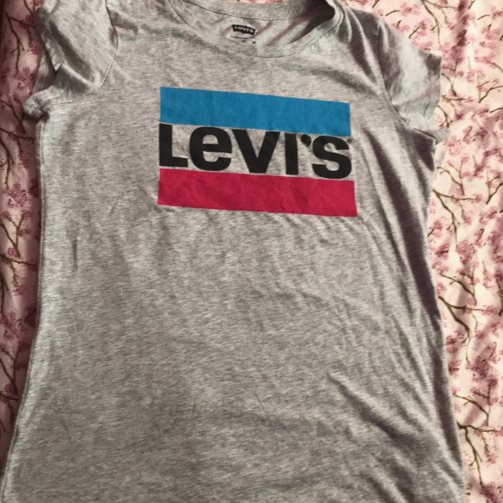 Levi’s gray logo t-shit